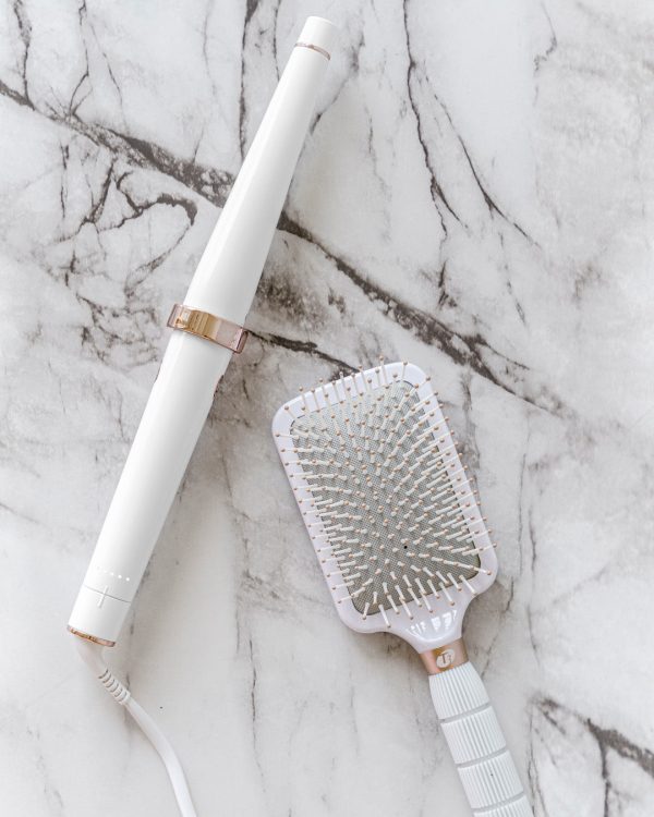 Tool_in_Situ_Smooth_Paddle_Brush_White_Tool_in_Situ_Lifestyle-1.jpg SMOOTH PADDLE BRUSH